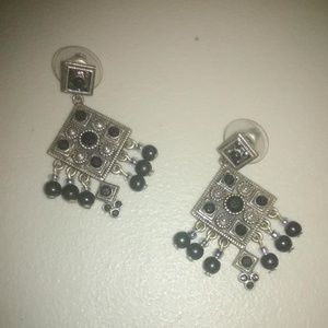 Elegant Black/Silver Earrings